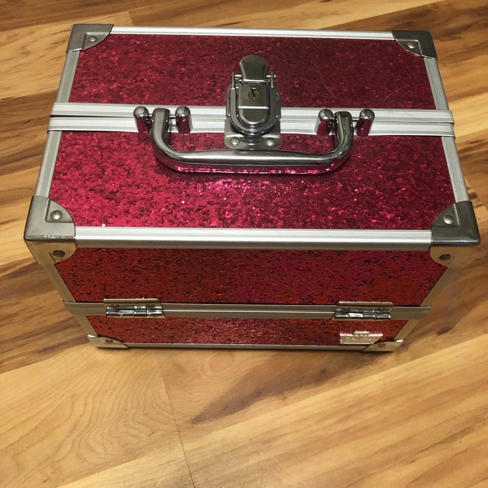 Kids sparkly pink storage box.
